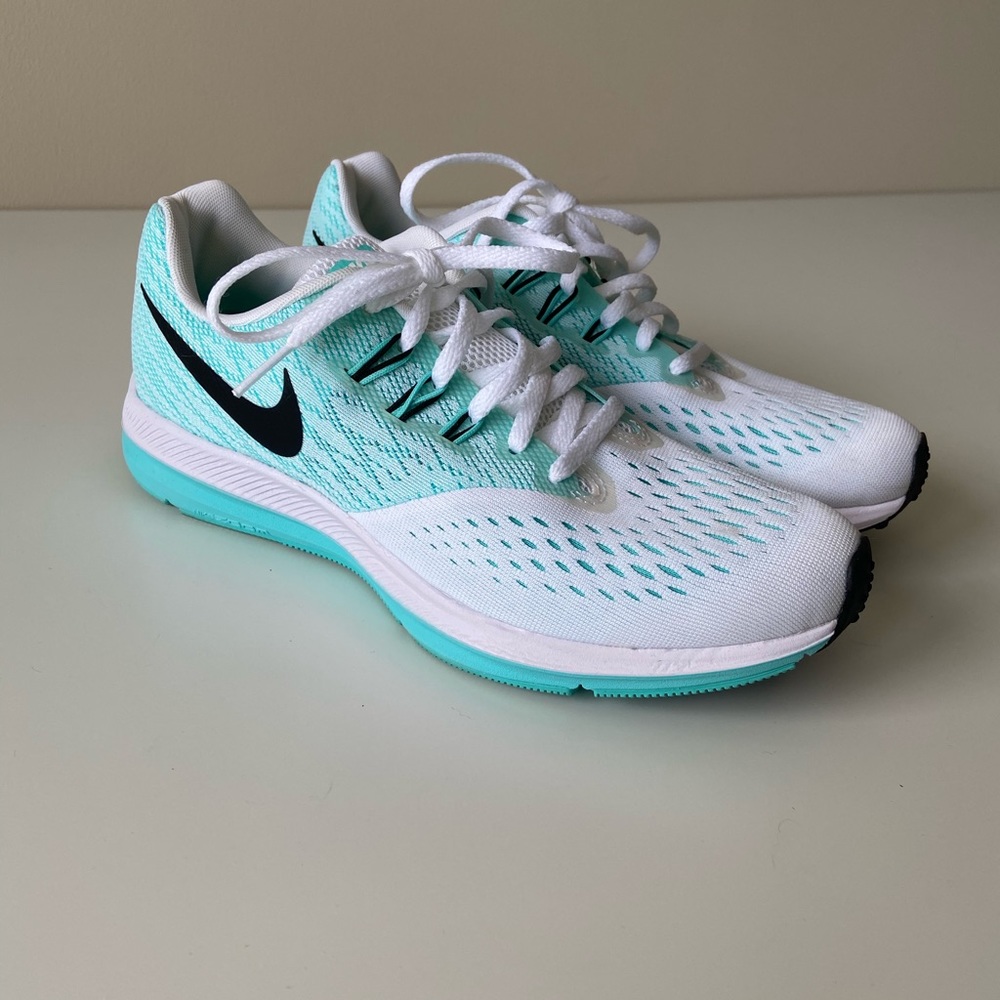 Nike Zoom tennis shoes Sz 7.5